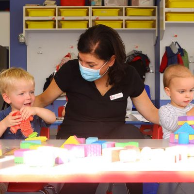 Clever Day Care - kids in activites - feeding - snap time