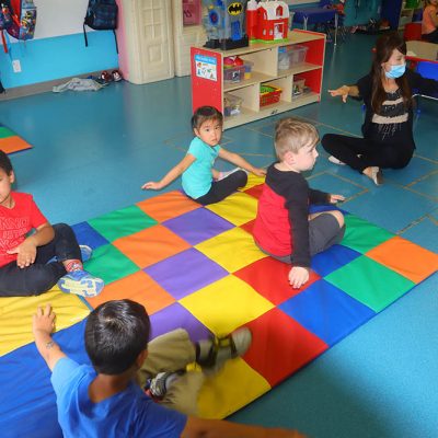 Clever Day Care - kids in activites - feeding - snap time